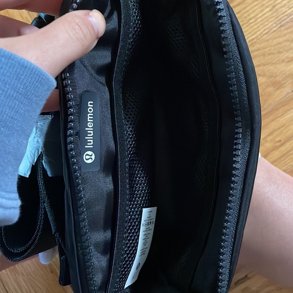 Lululemon black Everywhere Belt Bag - Picture 6 of 7